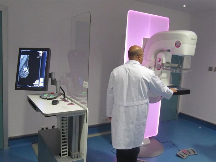 Archivo - Mamógrafo