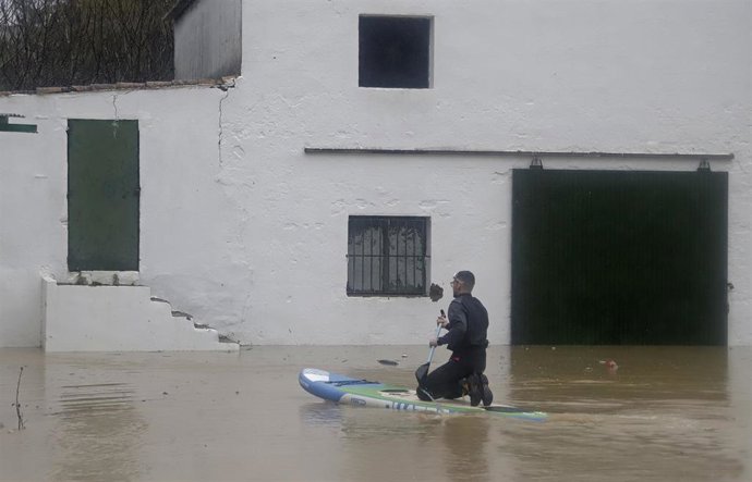 Imagen de una vivienda inundada en Jimena de la Frontera debido a la borrasca. ARCHIVO.