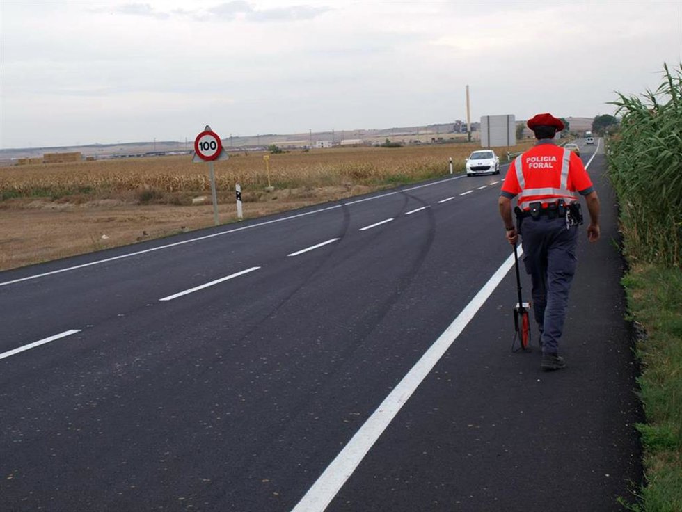 Imagen de un agente de Policía Foral