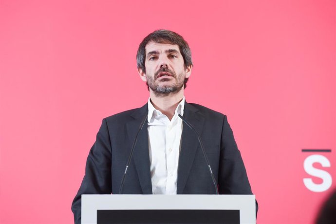 Archivo - El ministro de Cultura, Ernest Urtasun, durante una rueda de prensa, en el Espacio Rastro, a 15 de diciembre de 2025, en Madrid (España).