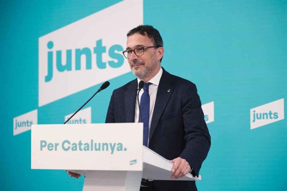 El portavoz de Junts, Josep Rius, en rueda de prensa este lunes