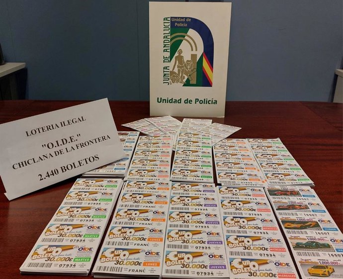 Boletos ilegales de la OIDE incautados en Chiclana.