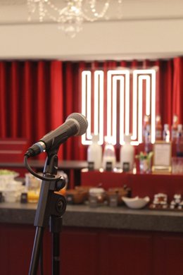 UMusic Piano Bar abre sus micrófonos al público, que podrá cantar en directo junto a músicos profesionales