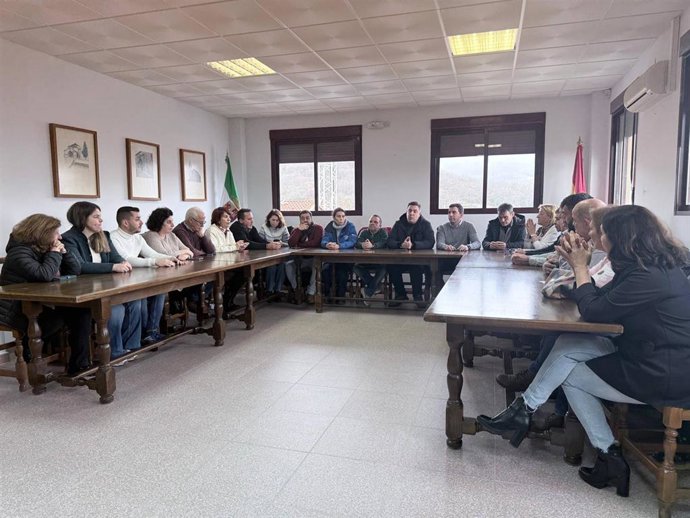 Reunión el vicepresidente del Consorcio MásMedio, Javier Prieto, con los municipios de La Vera para explicar el nuevo servicio de recogida de residuos