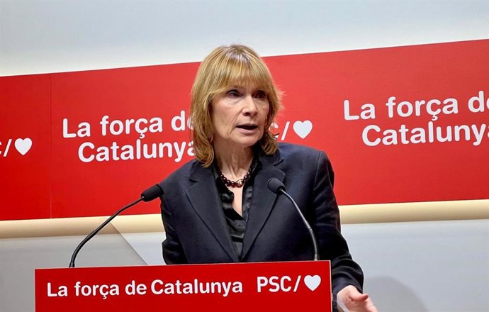 La viceprimera secretaria y portavoz del PSC, Lluïsa Moret, en una rueda de prensa desde la sede del partido