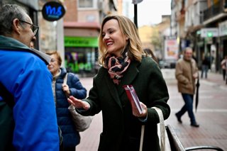 La candidata del PSOE a la Presidencia del Gobierno de Aragón, Pilar Alegría, en la calle Delicias de Zaragoza.