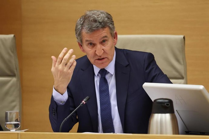 El presidente del PP, Alberto Nuñez Feijóo, comparece en la Comisión de investigación de la Dana, en el Congreso de los Diputados, a 2 de febrero de 2026, en Madrid (España). Feijóo ha sido citado por la Mesa de la Comisión para dar explicaciones sobre la