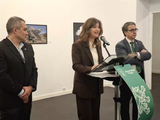 La rectora Nuria González, durante la presentación de la exposición.