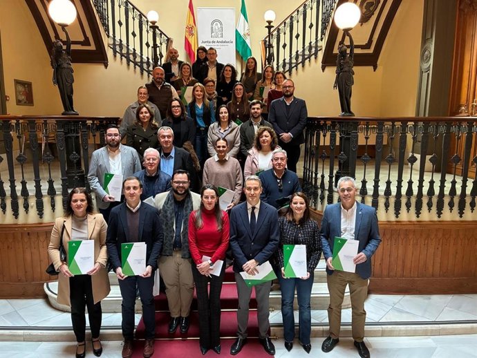 Encuentro de la Junta de Andalucía con entidades beneficiarias del programa Empleo y Formación en Almería.