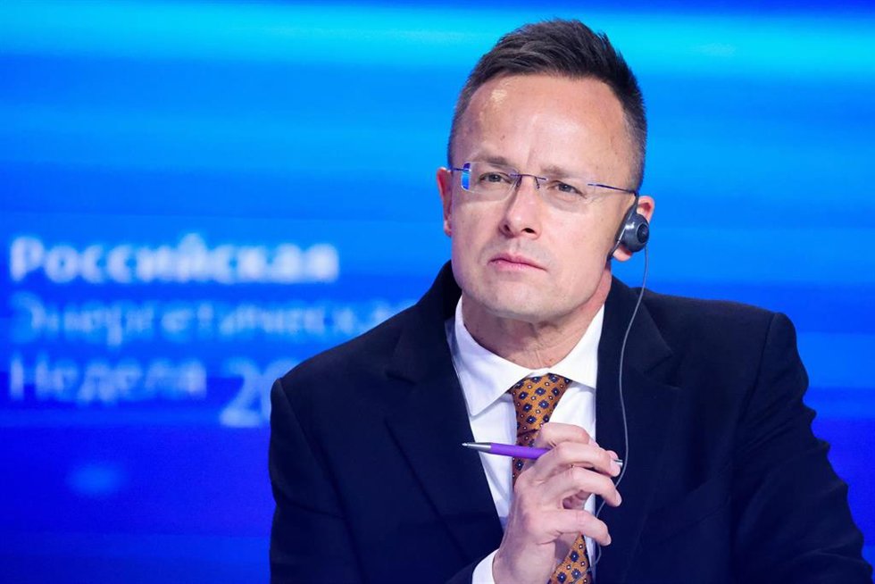 Archivo - El ministro de Exteriores húngaro, Péter Szijjarto, en un foro económico en Rusia.