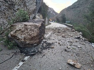 Un desprendimiento de rocas obliga a cortar la N-232 entre Valdenoceda e Incinillas, en Burgos