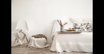 Adiós al blanco: este es el nuevo color tendencia en 2026 para las paredes y el interior del hogar