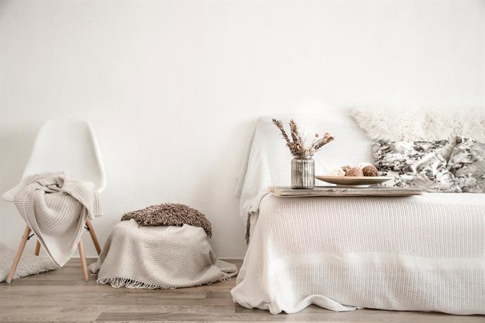 Adiós al blanco: el nuevo color tendencia en 2026 para las paredes y el interior del hogar