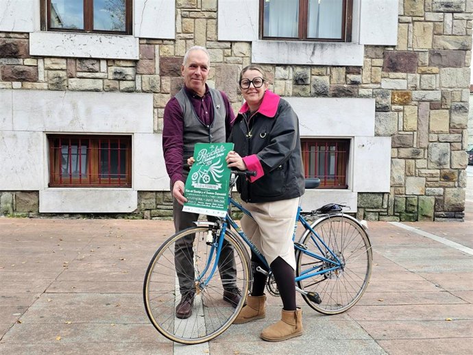 La concejala Cristina García Viñas y Germán Busqué presentan la XIV Feria del Reciclaje y Consumo Responsable 'Recíclate'