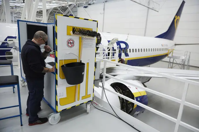 Hangar de Ryanair en Sevilla, a 15 de diciembre de 2021 en Sevilla (Andalucía, España)