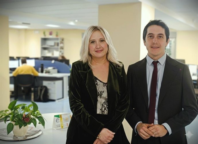 Los concejales María Espejo y Luis García Millán.