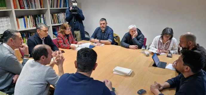 Reunión del viceconsejero de Industria, Juan Carlos Campo, y la directora general de Empleo y Asuntos Laborales, Judith Flórez, con el comité de empresa de Ence.