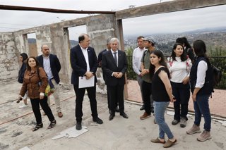 Vina del Mar, 2 de febrero 2026. El Presidente electo, José Antonio Kast, junto al futuro ministro de Vivienda y Urbanismo, Iván Poduje, visitan a familias damnificadas del incendio de Viña del Mar, al cumplirse dos años del siniestro. Raul Zamora/Aton