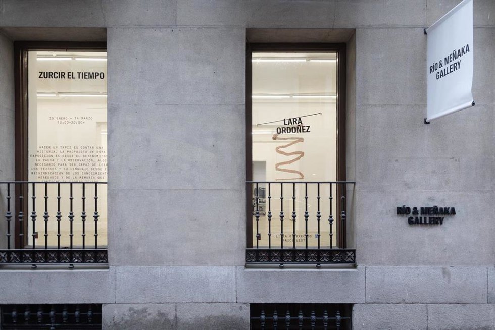 Fachada de la galería de arte Río & Meñaka durante la huelga que afecta a las galerías de arte en España, a 2 de febrero de 2026, en madrid (España). Con el lema Puertas Cerradas al 21% las galerías de arte españolas protestan desde el 2 de febrero 