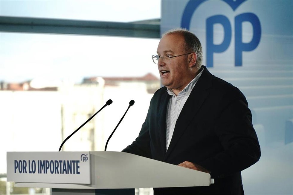 El secretario general del PP, Miguel Tellado, durante la apertura de la 28 Interparlamentaria del PP, en el Palexco, a 10 de enero de 2026, en A Coruña, Galicia (España). 