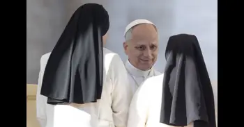 El Papa León XIV ensalza a los religiosos que se quedan "incluso donde rugen las armas"