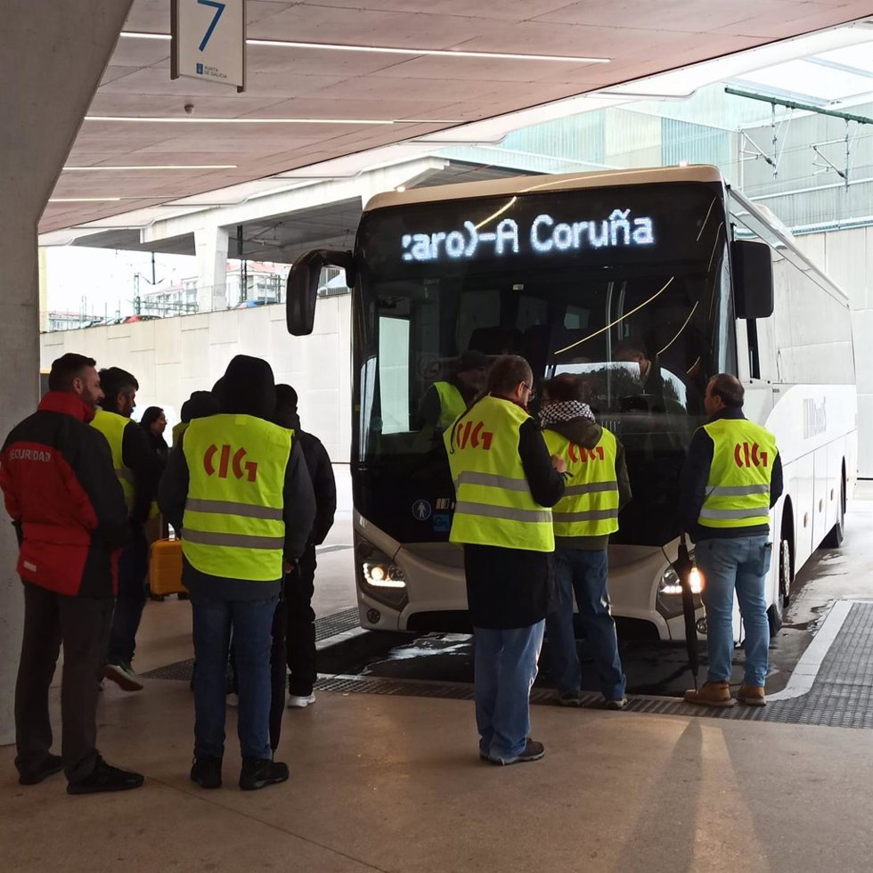 Archivo - Huelga en el transporte de viajeros por carretera en la provincia de A Coruña