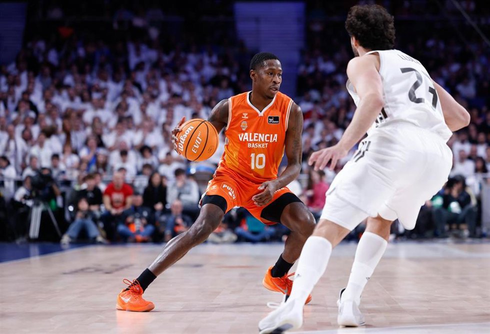 Omari Moore durante el Real Madrid-Valencia Basket de la Liga Endesa 25-26
