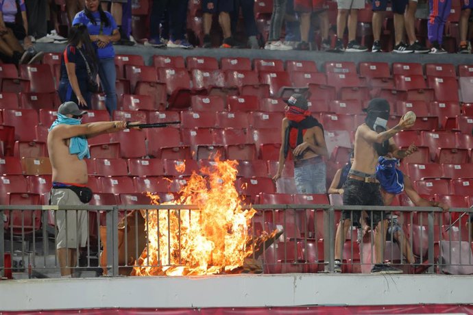 Futbol, Universidad de Chile vs Audax Italiano Fecha 1, Liga de primera 2026. Hinchas de Universidad de Chile provocan desmanes  durante un partido de la liga de primera division disputado en el estadio Nacional en Santiago, Chile. 30/01/2026 Luis