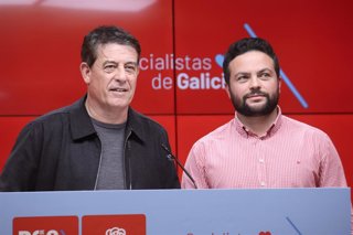 O secretario xeral do PSdeG, José Ramón Gómez Besteiro, xunto ao alcalde de Cerceda, José Manuel Rodríguez.