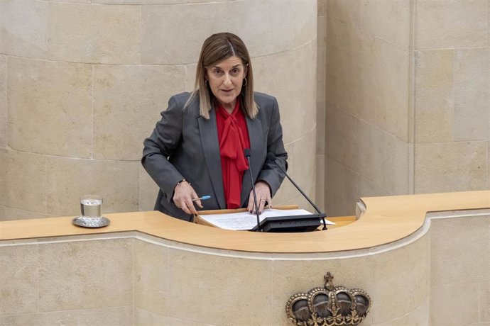 La presidenta, María José Sáenz de Buruaga, en el Parlamento