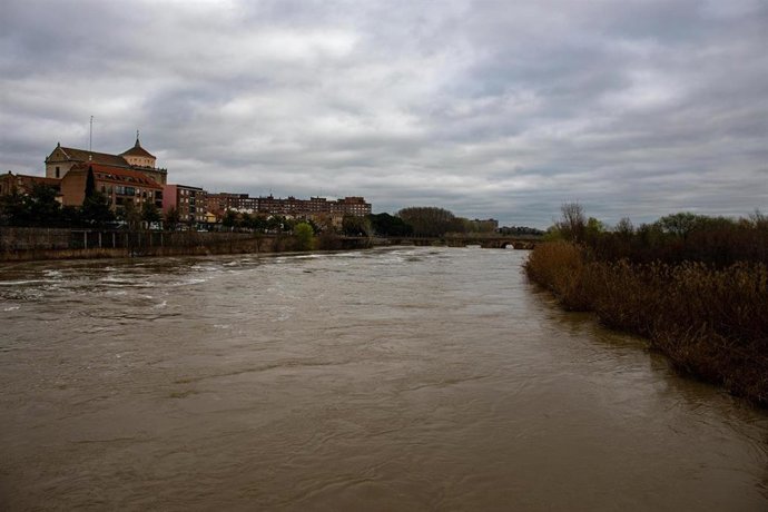 Archivo - Río Tajo a su paso por Talavera.