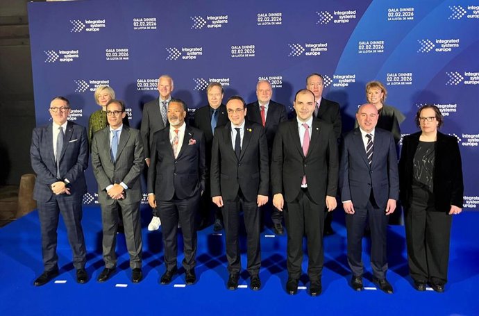 Las autoridades presentes en la cena de gala de ISE 2026.