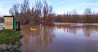 Archivo - Crecida de un río en la provincia de León.
