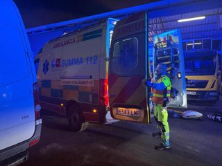 Un Trabajador De 55 Años Se Encuentra En Estado Crítico Tras Sufrir Varios Traumatismos Al Caerle Encima Un Coche Que Estaba En El Elevador De Un Taller Mecánico Ubicado En El Kilómetro 9 De La Autovía A-42, En El Término Municipal De Leganés.