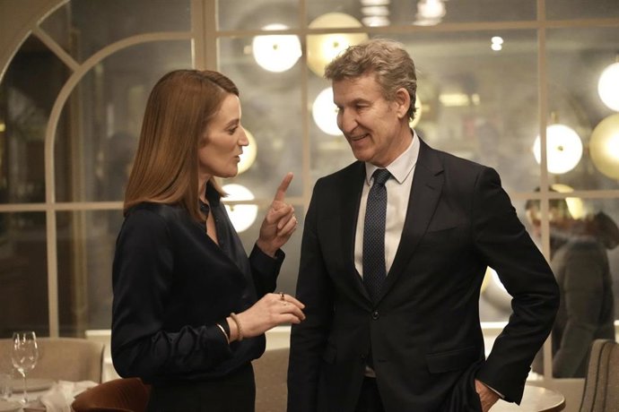 La presidenta del Parlamento Europeo, Roberta Metsola, ha mantenido una reunión en Madrid con el líder del Partido Popular, Alberto Núñze Feijóo, en el marco de la visita oficial que realizará este martes a España