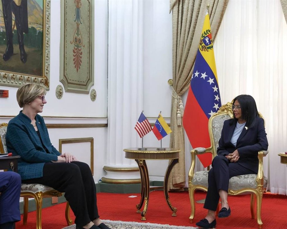 Laura Dogu y Delcy Rodríguez