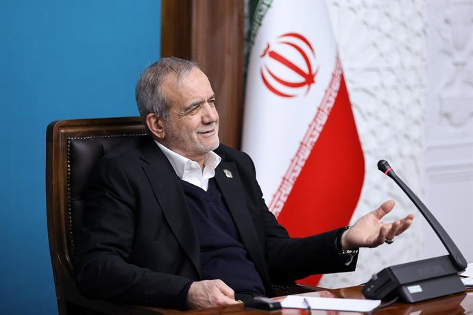 1º de fevereiro de 2026, Teerã, Irã: O presidente iraniano, MASOUD PEZESHKIAN, participa de uma reunião dos chefes dos três poderes do governo em Teerã.