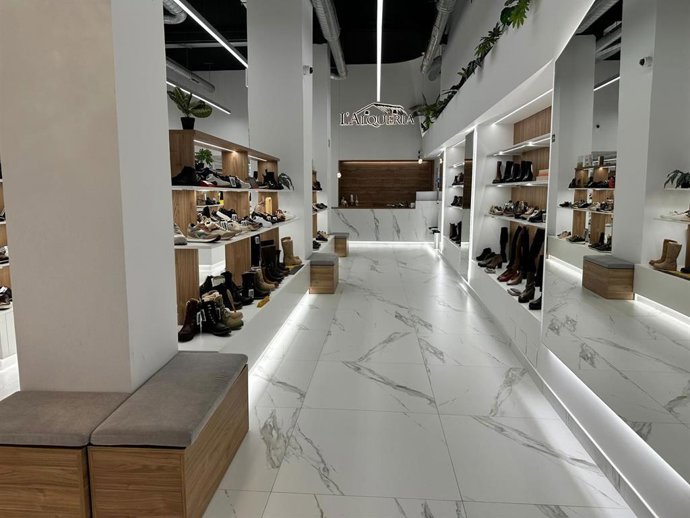 Interior tienda Calzados LAlqueria