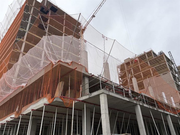 Archivo - Viviendas, bloques de pisos, construcción, obra