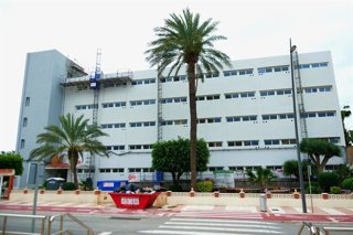 Obras de rehabilitación energética en el edificio residencial 'Las Palmerillas', en Aguadulce, en el municipio de Roquetas de Mar (Almería).