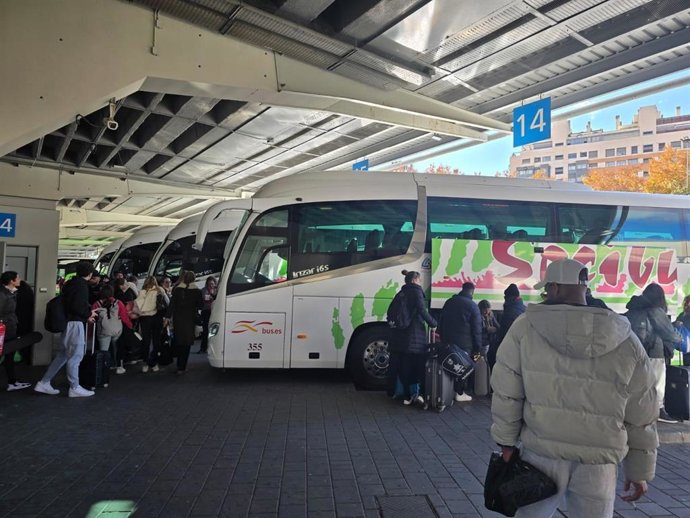 Imagen de un autobús Socibus en la estación.