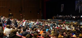 Escolares asistiendo a un concierto didáctico en la Real Orquesta Sinfónica de Sevilla (ROSS)