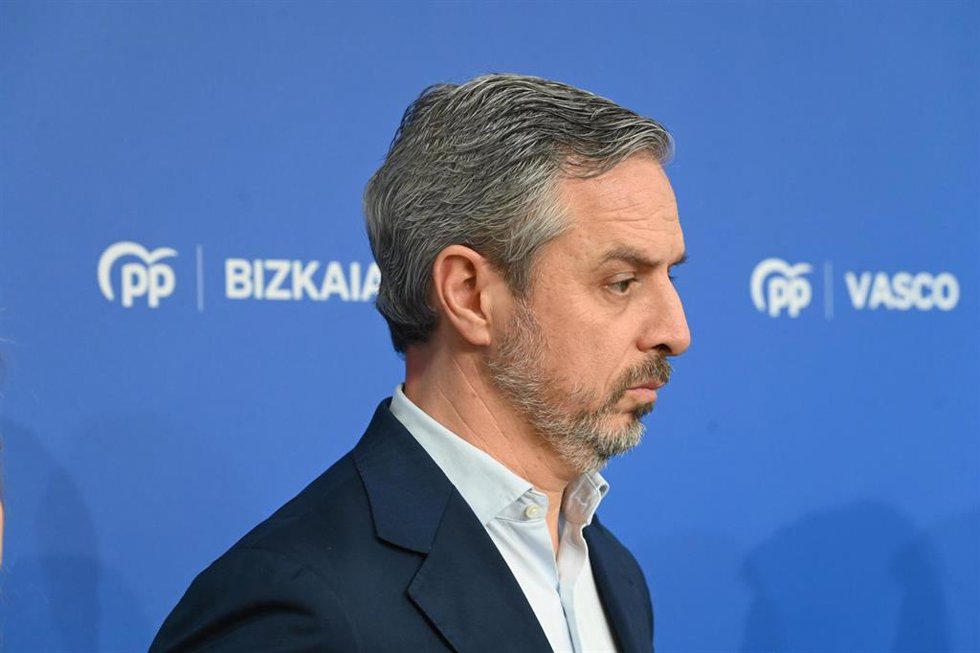 El vicesecretario del PP de Hacienda, Vivienda e Infraestructuras, Juan Bravo, ofrece una rueda de prensa, en la sede del PP, a 30 de enero de 2026, en Bilbao, Vizcaya, País Vasco (España).