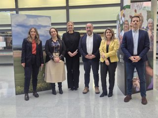 La UCLM celebra 40 años de trabajo con la Unión Europea con una exposición que defiende la innovación y la colaboración.