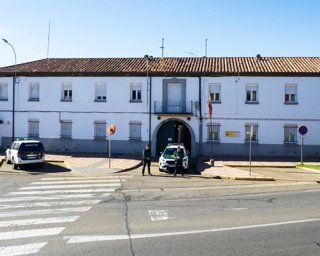 Efectivos de la Guardia Civil investigan a un varón de 65 años por el robo con fuerza en una vivienda de Villamañán (León).