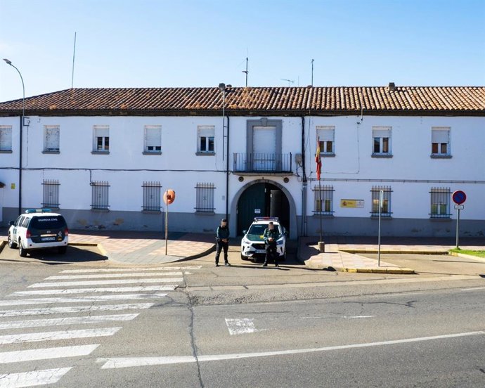 Efectivos de la Guardia Civil investigan a un varón de 65 años por el robo con fuerza en una vivienda de Villamañán (León).