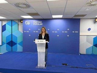 La senadora del PP Rocío Dívar en la rueda de prensa.
