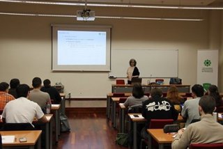 Una clase del diploma de experto en Fundamentos de Física Médica.