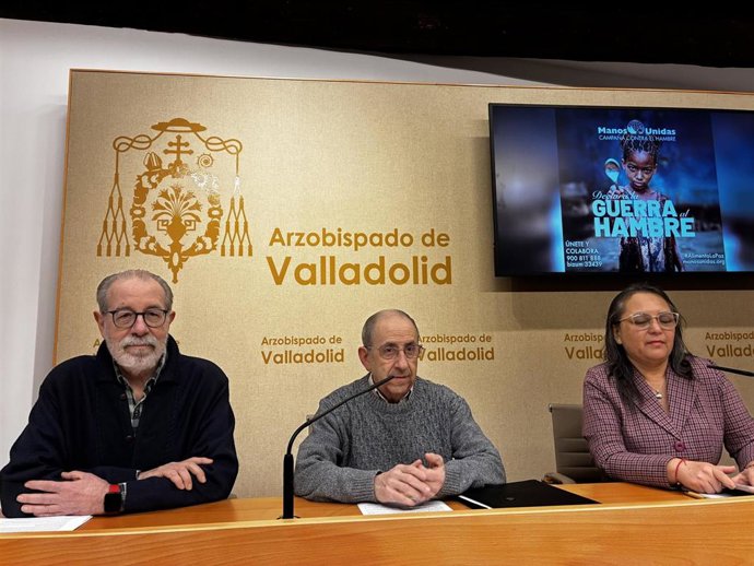 Antonio Álvarez (i), José María Gil y Silvia Ayalo, durante la rueda de prensa de Manos Unidas.
