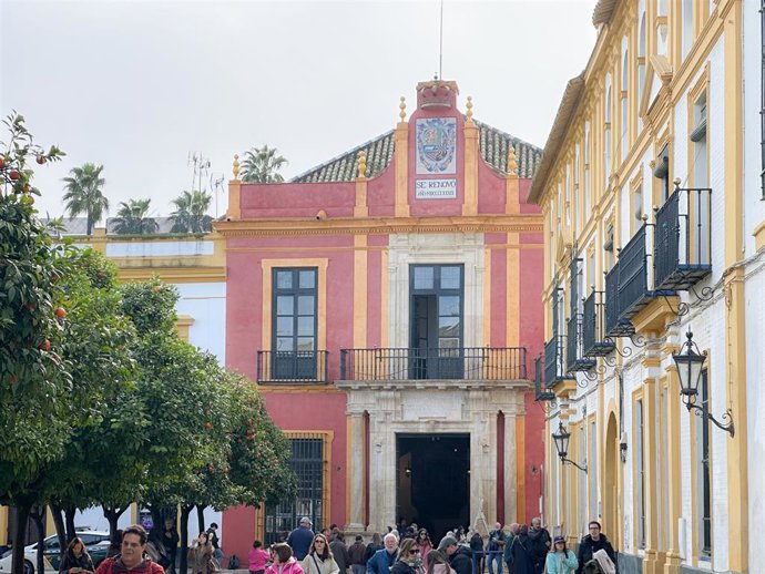 Fachada del Apeadero del Alcázar.